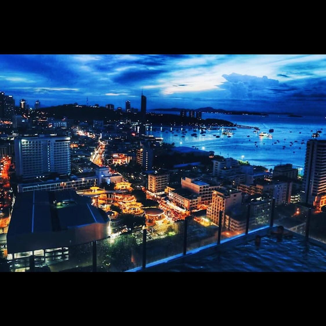 The Base Central Pattaya Bagian luar foto